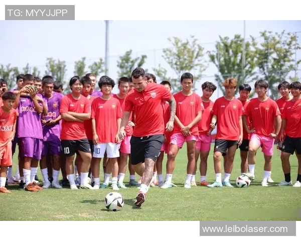 从绿茵场到新舞台足球球星转型背后的故事与人生抉择