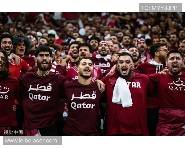 卡塔尔足球明星壁纸展示球场风采与激情瞬间的完美融合